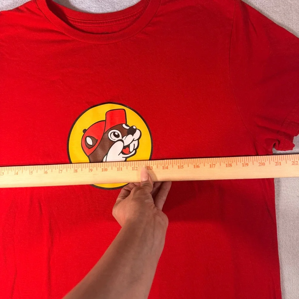 Buc-ee's Red Graphic T-Shirt Mens Large Short Sleeve Beaver Logo Texas‎ Tee